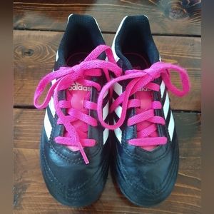 Girls 11K soccer cleats